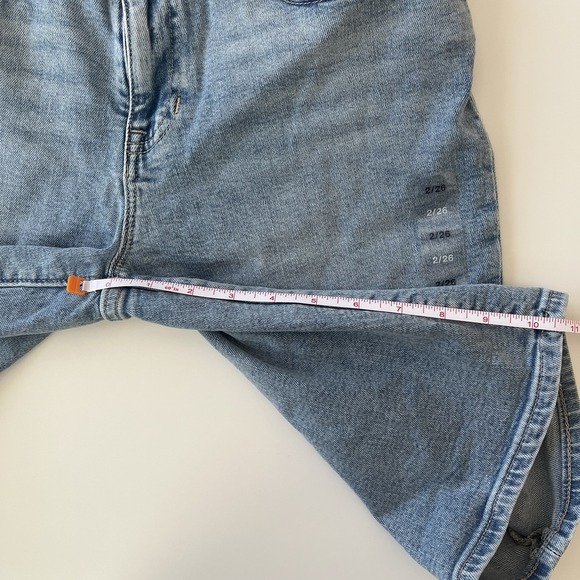 NWT Gap Size 2/26 Bermuda Short 9" Light Wash Mid Rise Stretch Denim 99% Cotton - Picture 8 of 8